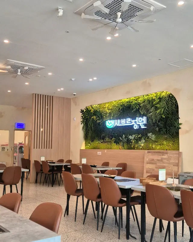 넓고 깨끗한 샤브르정원 내부