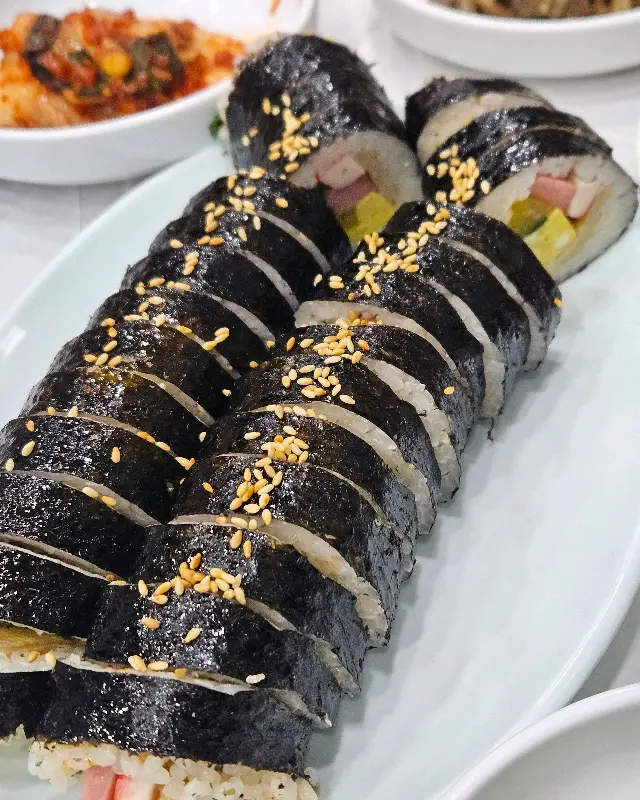 어릴 적 엄마가 싸주던 김밥 맛 그대로