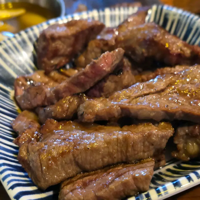숯불에 구워 더욱 맛있는 고기