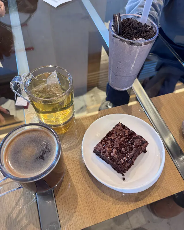 다양한 음료와 디저트