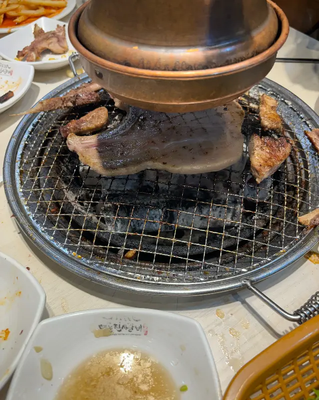 명륜진사갈비 공주점 내부