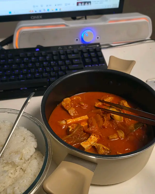 집에서 즐기는 김치찌개