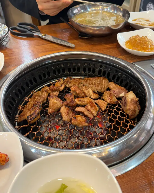 돼지갈비와 곁들여 먹는 냉면