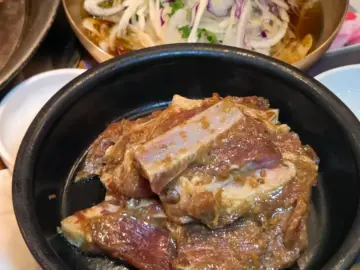 숯불 향에 녹아드는 추억, 독산동 화로구이에서 찾은 인생 돼지갈비 맛집