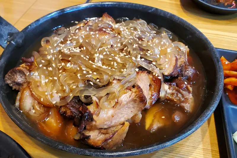 마왕족발의 시그니처, 당면 토핑