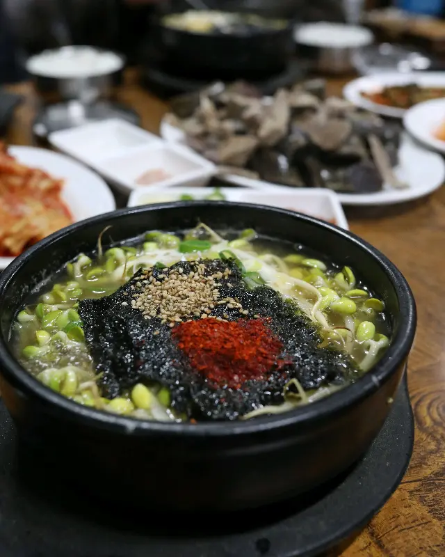 콩나물국밥과 모듬순대의 조화