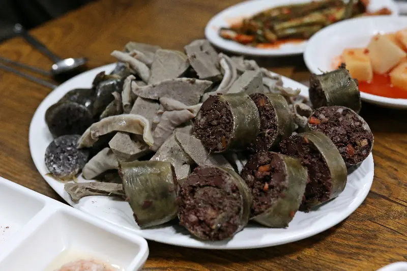 모듬순대의 다양한 부위