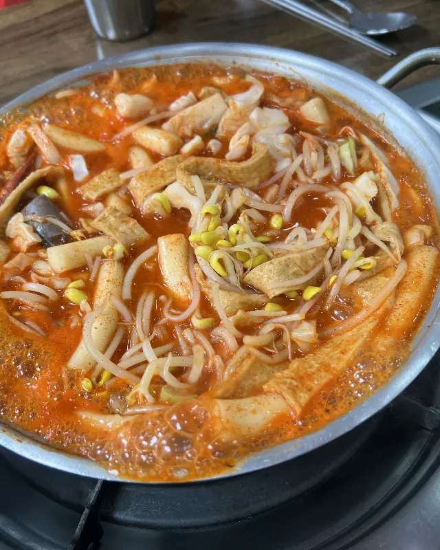 맛있게 끓여지고 있는 떡볶이