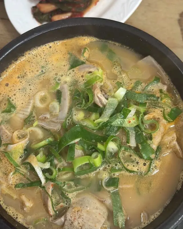 푸짐한 콩나물국밥