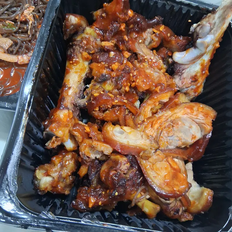 푸짐한 불족발 포장