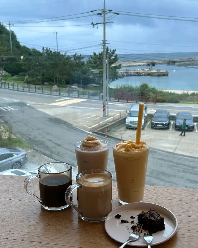 음료와 브라우니