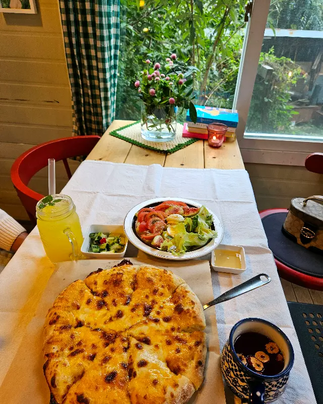 화덕피자와 샐러드