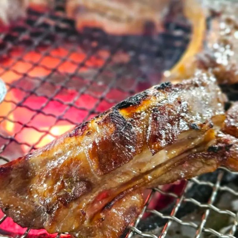 숯불 향이 가득한 쪽쪽갈비 구이