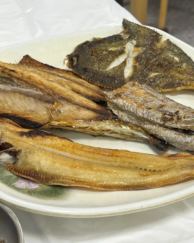 노릇노릇 구워진 생선구이