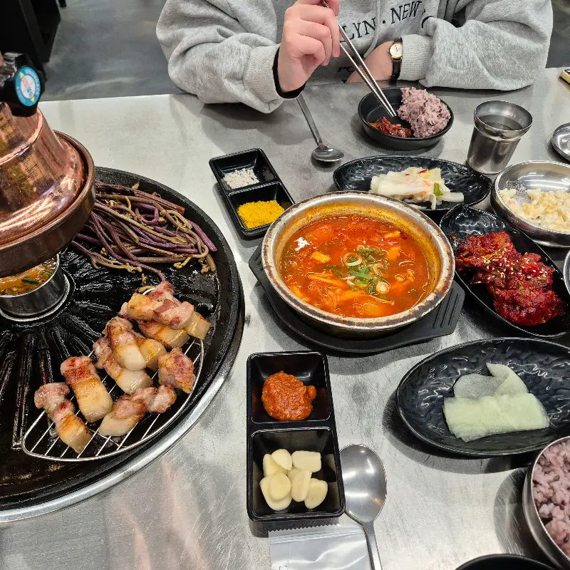 흑돼지 김치찌개의 모습
