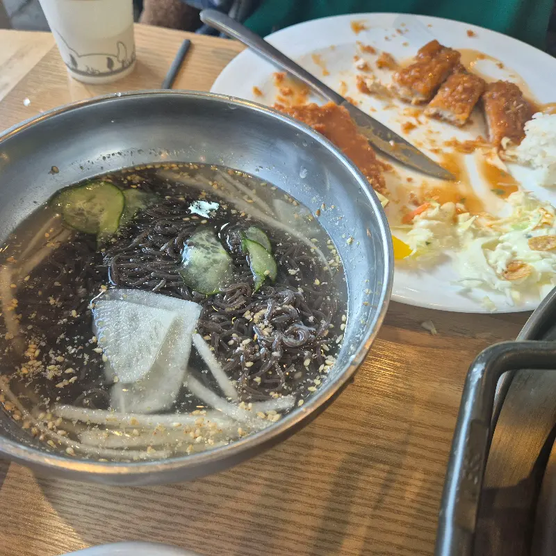 등심 돈가스와 물냉면 세트