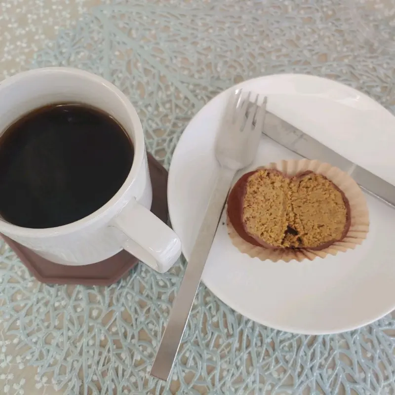 커피와 두바이 쫀드기 쿠키