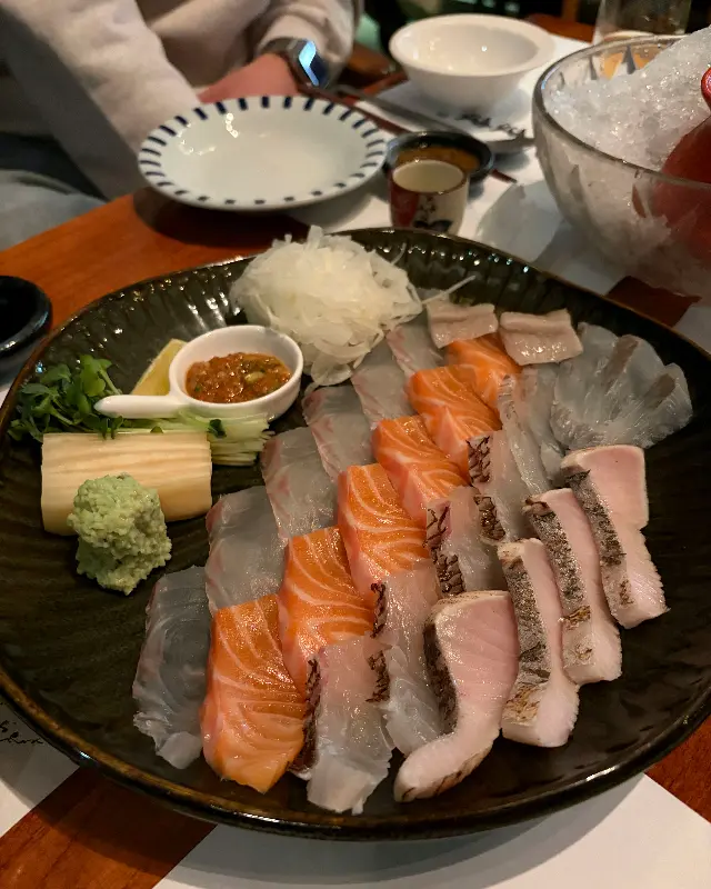 눈으로도 즐거운 사시미 모리아와세