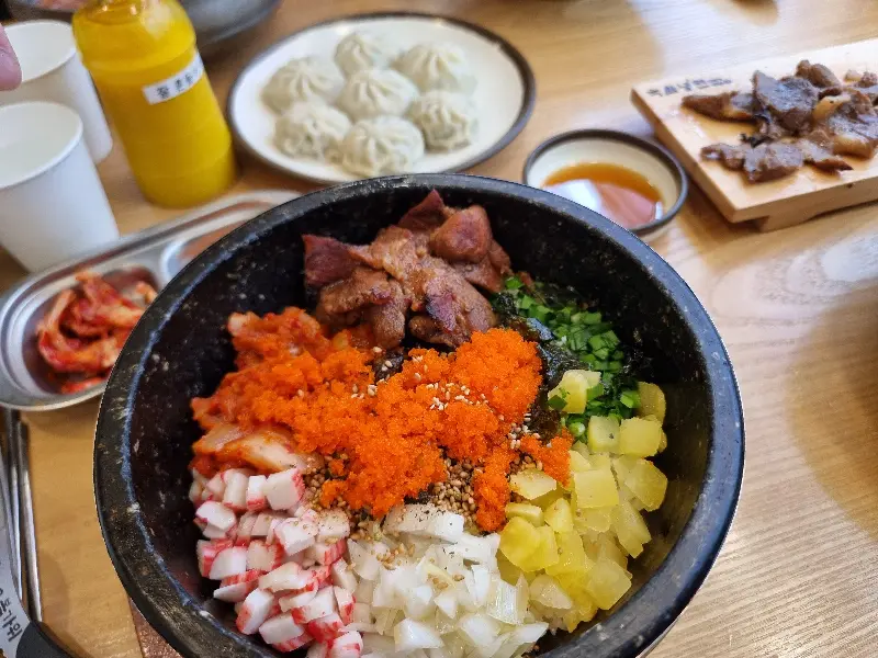 돌솥알밥과 만두