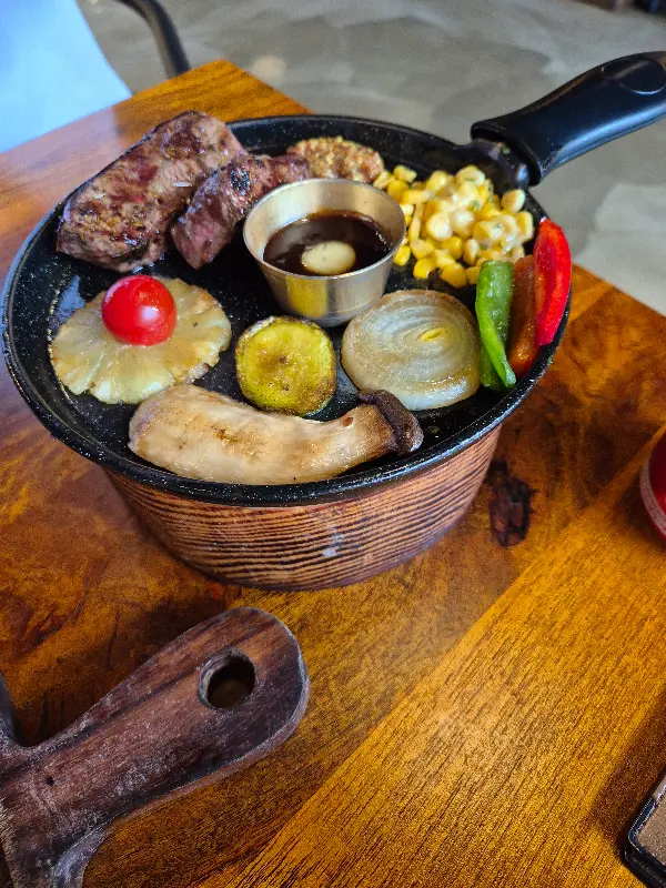 동파육 소스와 스테이크의 환상적인 만남, 이연복 셰프의 동파육 스테이크