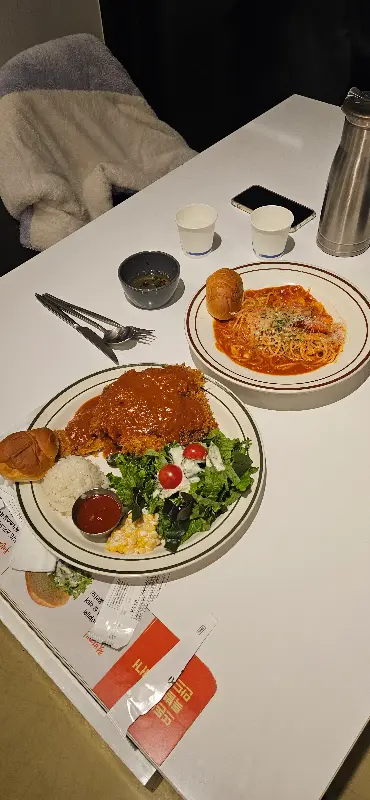 깔끔한 테이블 세팅