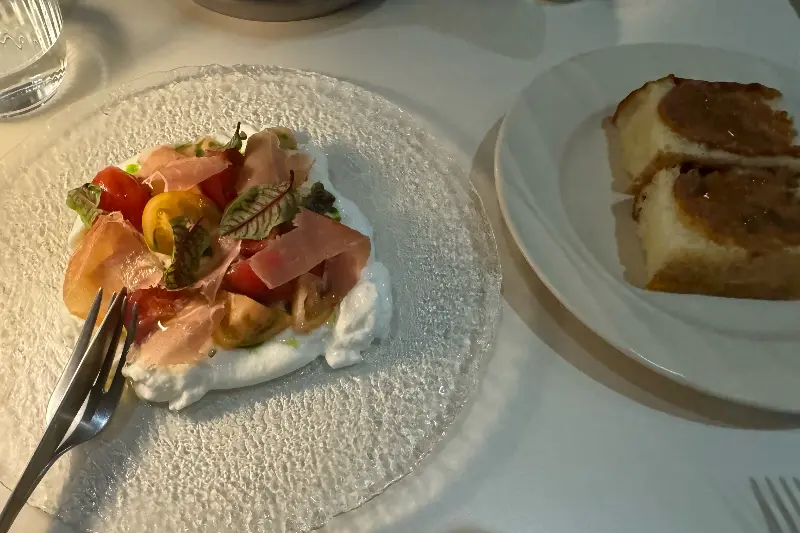 부라타 치즈 샐러드