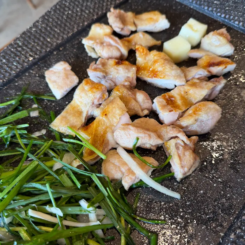 닭구이와 구워먹는 치즈