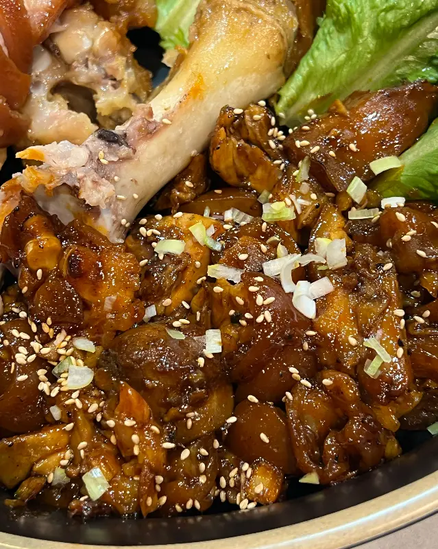 매콤한 향을 풍기는 불족발