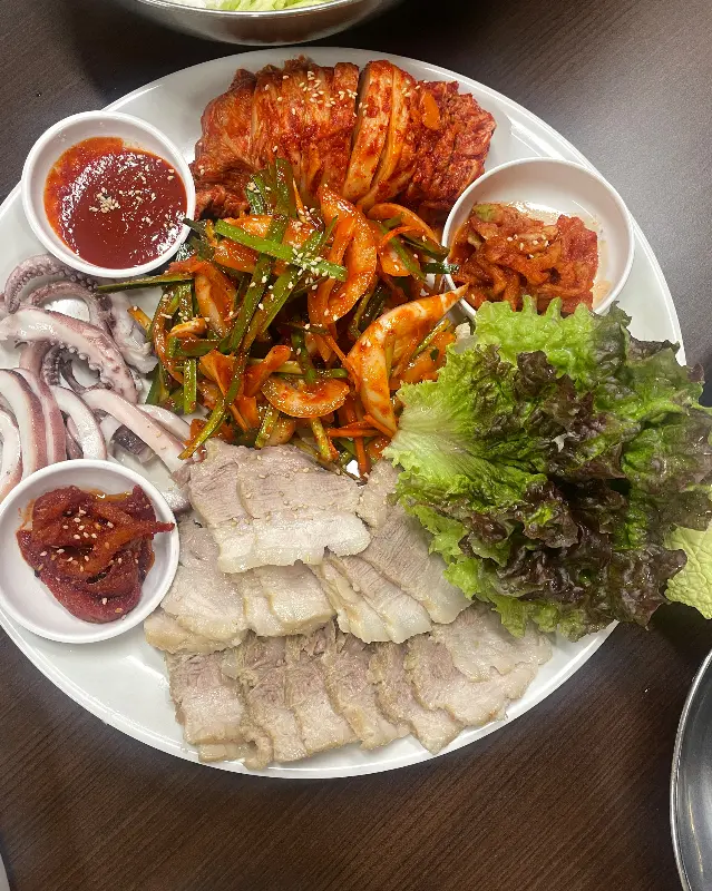 윤기가 좔좔 흐르는 야들야들한 보쌈