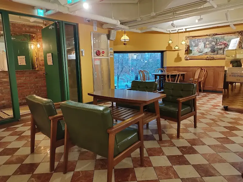2층 카페 내부 모습