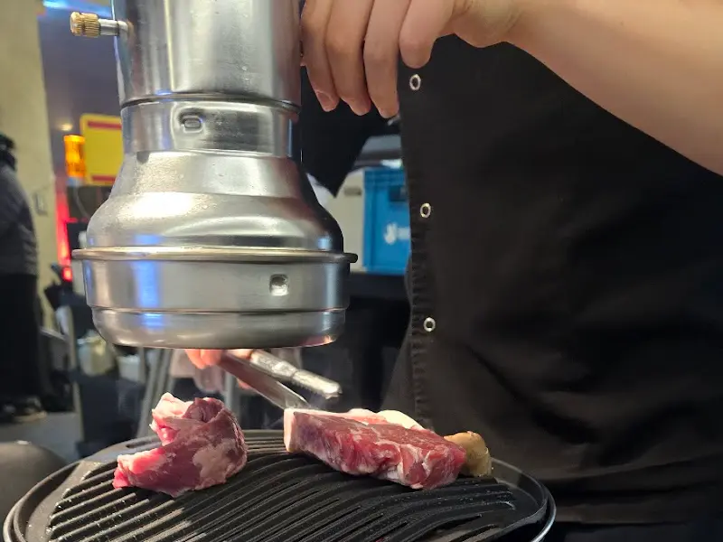 고기 굽는 모습2