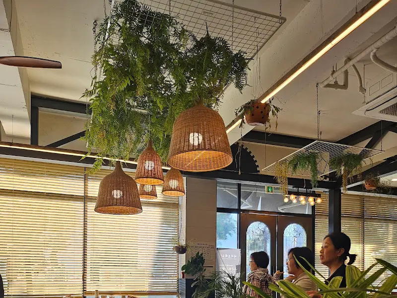 2층 카페 내부 모습