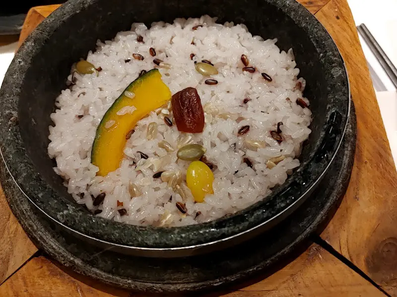 맛깔스러운 돌솥밥