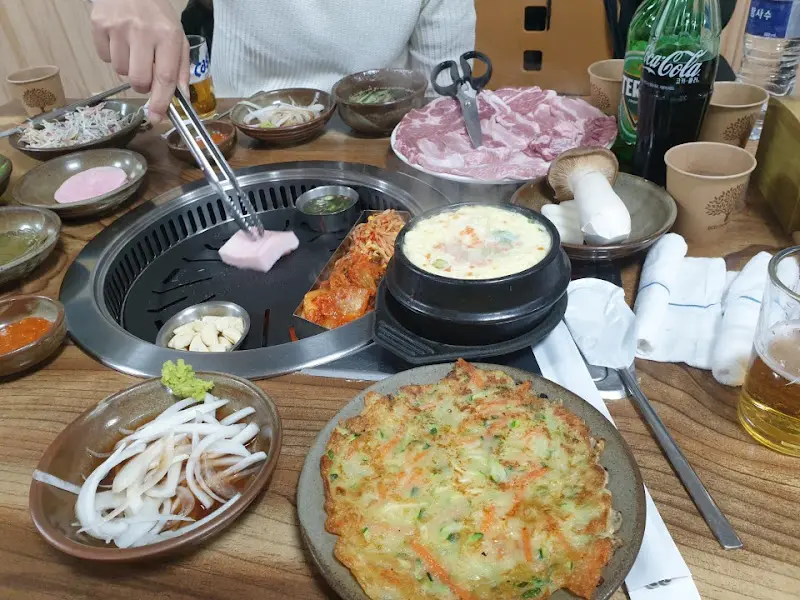 안동꿀돼지 한 상 차림