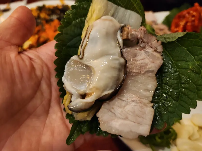 굴보쌈 쌈 사진