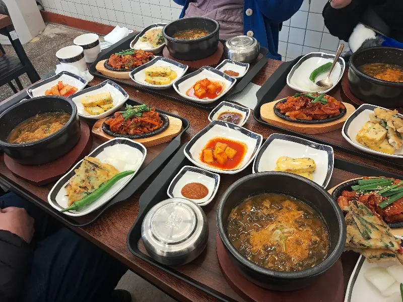 혼밥하기 좋은 분위기