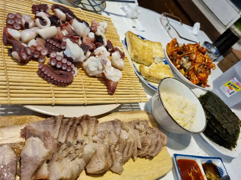 다채로운 문어 한 상 차림