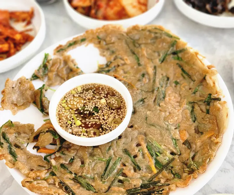 보기만 해도 군침이 도는 도토리전