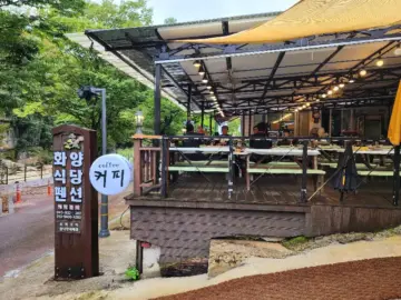 화양계곡의 풍경 속에서 맛보는 능이백숙, 괴산 맛집 기행