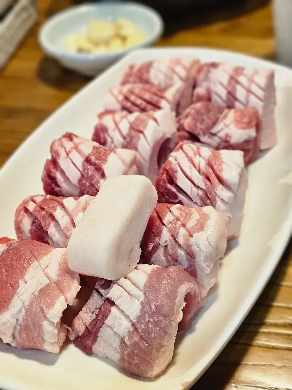 무쇠판에 구워먹는 삼겹살 한 상차림