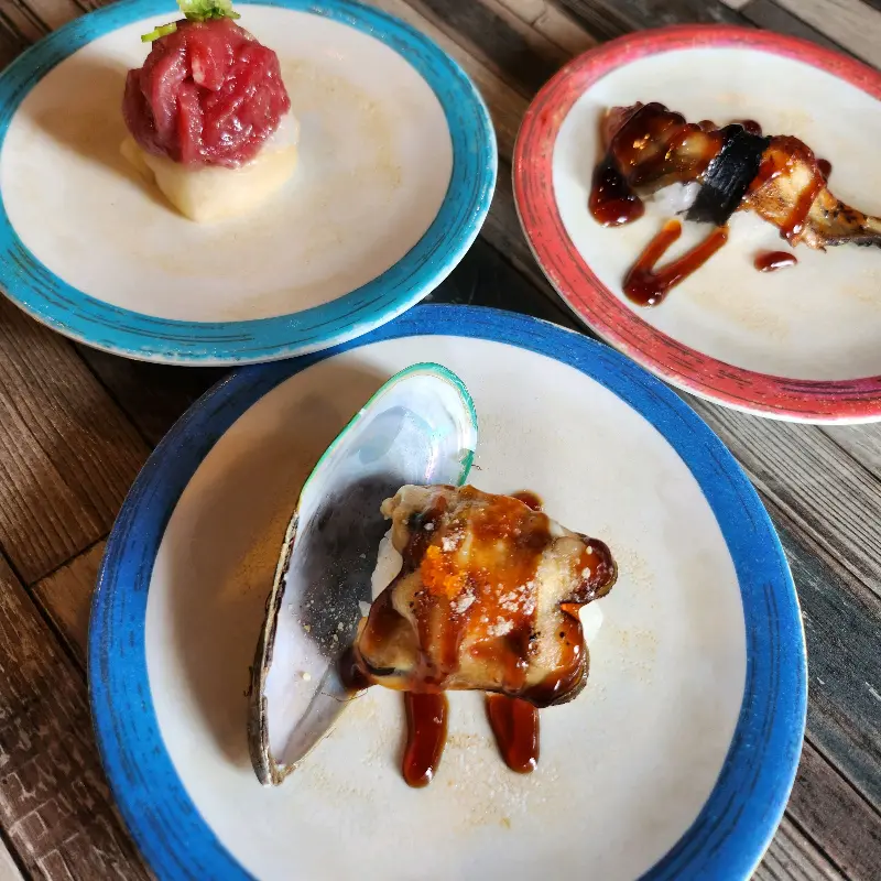 다양한 초밥 접시들