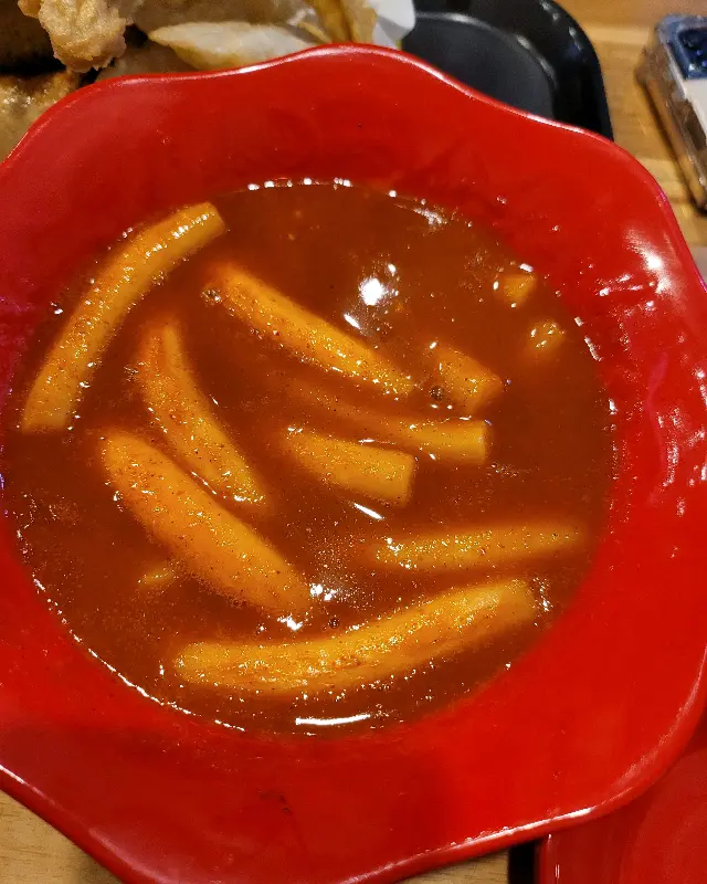 윤기 좔좔 흐르는 신전떡볶이