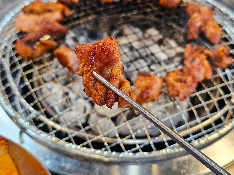 넓은 테이블 간 간격