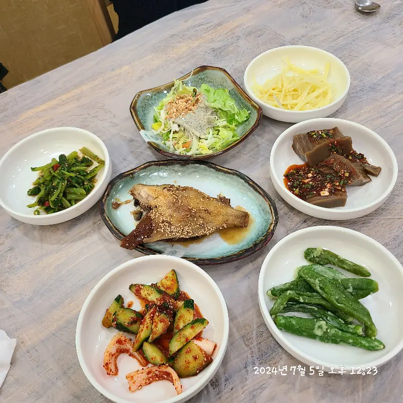 정갈한 밑반찬 한 상 차림