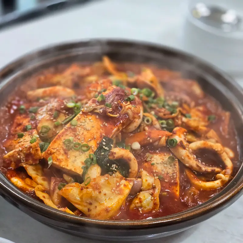 오징어 두부 두루치기의 압도적인 비주얼