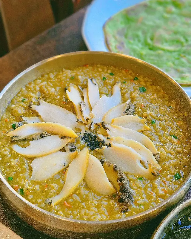 전복죽과 떡갈비