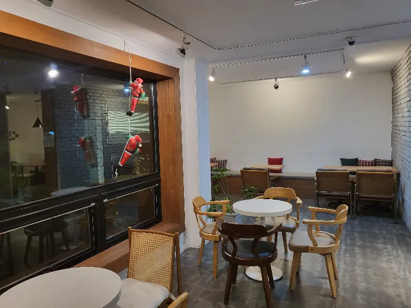 카페 내부 전경