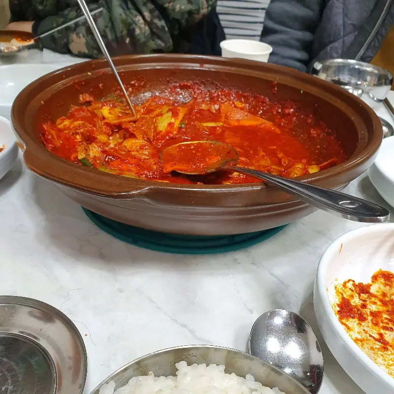 푸짐한 오징어 두부 두루치기