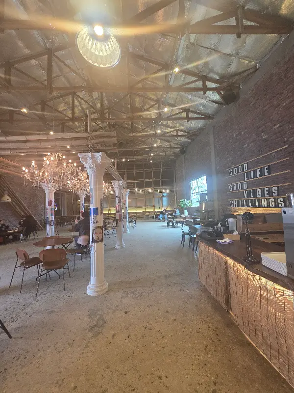 칠링스 카페 내부 전경