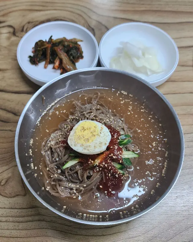 정갈하게 차려진 한 상